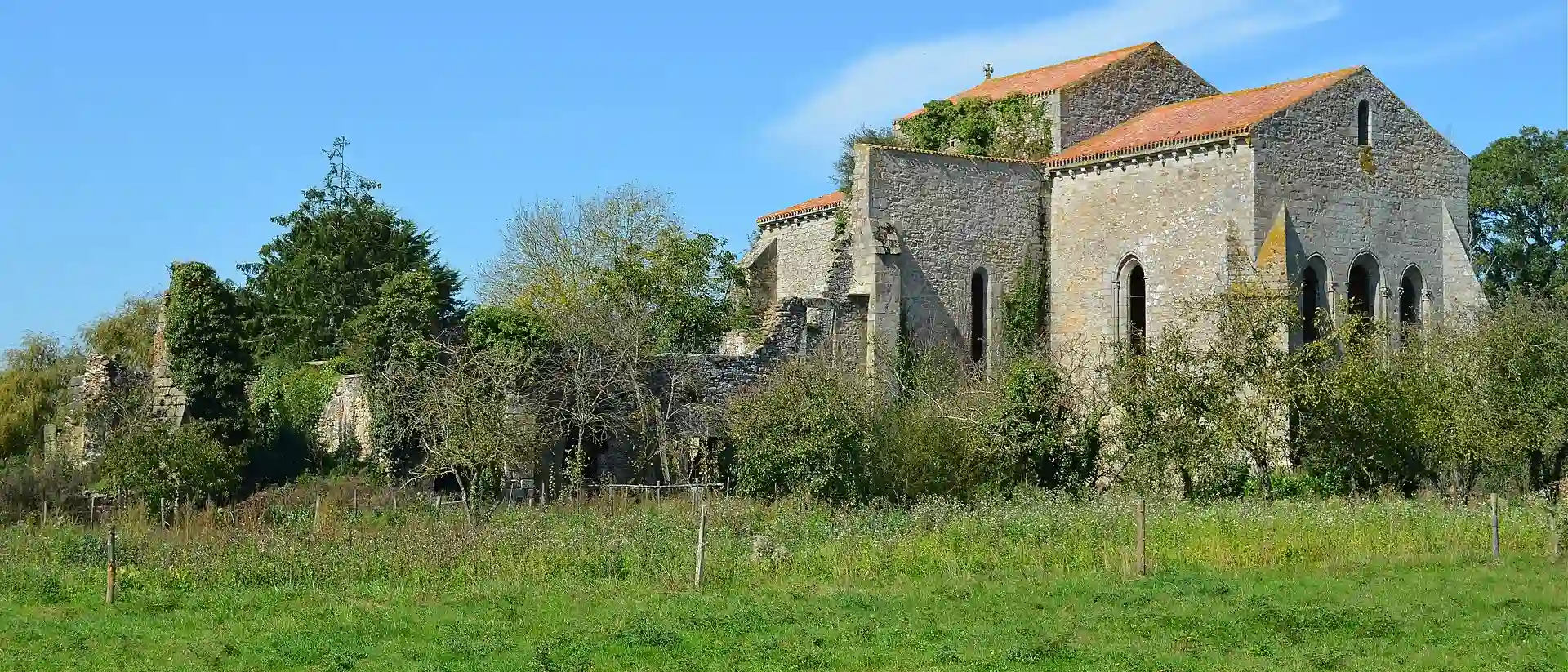 Abbaye Notre-Dame des Fontenelles, La Roche-sur-Yon