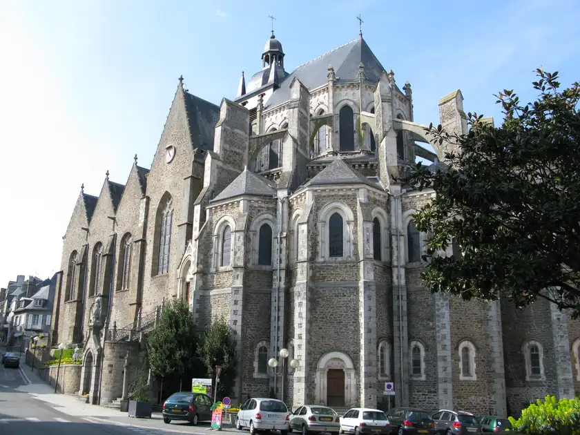Basilique Notre-Dame-des-Miracles, Mayenne