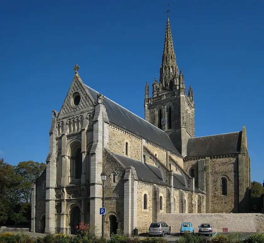 Église Notre-Dame d'Avesnière, Laval