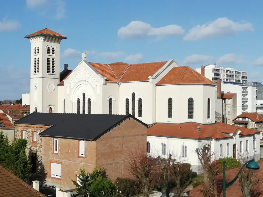 Église Notre-Dame de Lourdes, Les Pavillons-sous-Bois