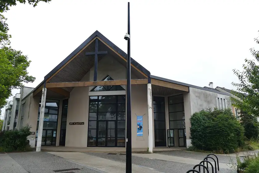 Église Saint-Pierre-du-Lac, Voisins-le-Bretonneux